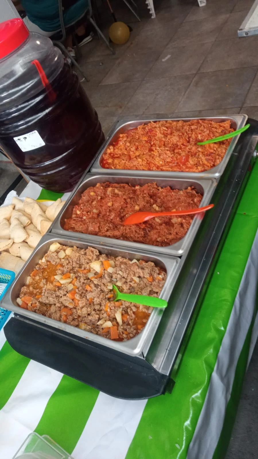 Salsas y acompañamientos preparados en recipientes